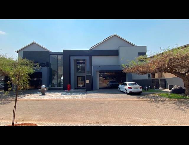 6 BEDROOM HOUSE FOR SALE IN COPPERLEAF ESTATE